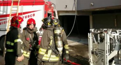 Incendio in un appartamento a Monte Mario, evacuate 18 persone