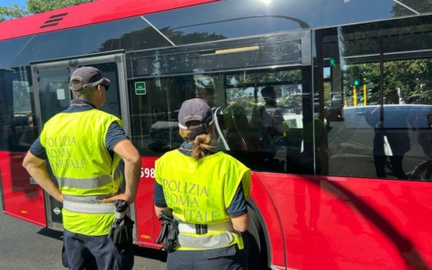 Aggressione sull’autobus, bloccato dalla Polizia Locale
