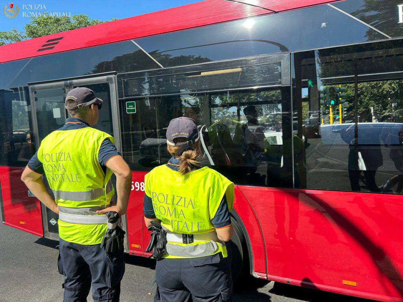 Aggressione sull’autobus, bloccato dalla Polizia Locale