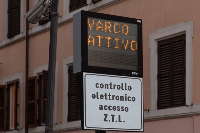 Centro storico: trasporto merci vietato dalle 8 alle 18, fino alle 10 per generi alimentari