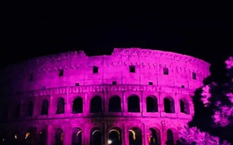MiC e Komen insieme al Colosseo per la salute femminile: chiusa la campagna “La prevenzione è il nostro Capolavoro”