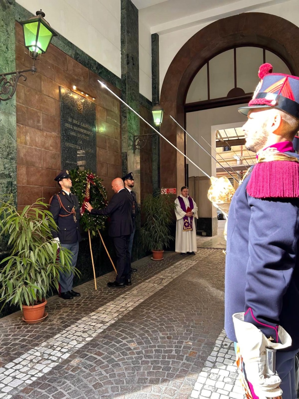 La commemorazione dei defunti della Polizia di Stato in Questura
