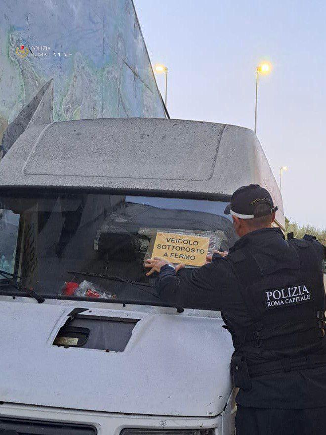 Furgone carico di rifiuti pericolosi intercettato dalla Polizia Locale: denunciati padre e figlio