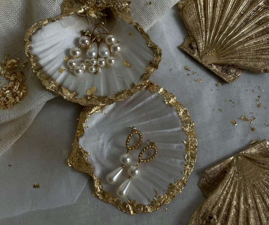 Furto in gioielleria, banda sfonda la vetrina e fugge