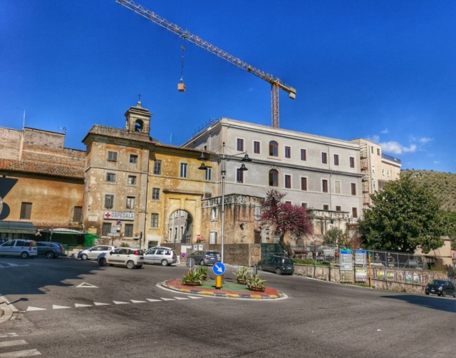 Panico al Pronto Soccorso: 24enne aggredisce i sanitari