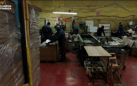 Fabbriche clandestine di sigarette nel Lazio, stabilimenti anche a Pomezia