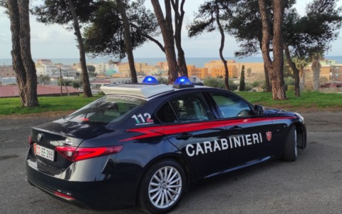 Condominio trasformato in “casa-fortino” dello spaccio, tre arresti dei carabinieri