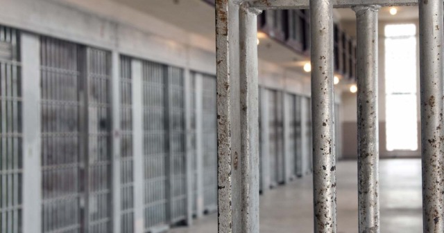 Agente aggredito in carcere, la FNS CISL lancia l’allarme sicurezza e chiede il Taser