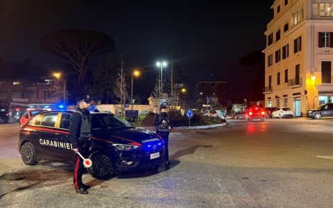 Spaccio vicino a una scuola, arrestato un 22enne