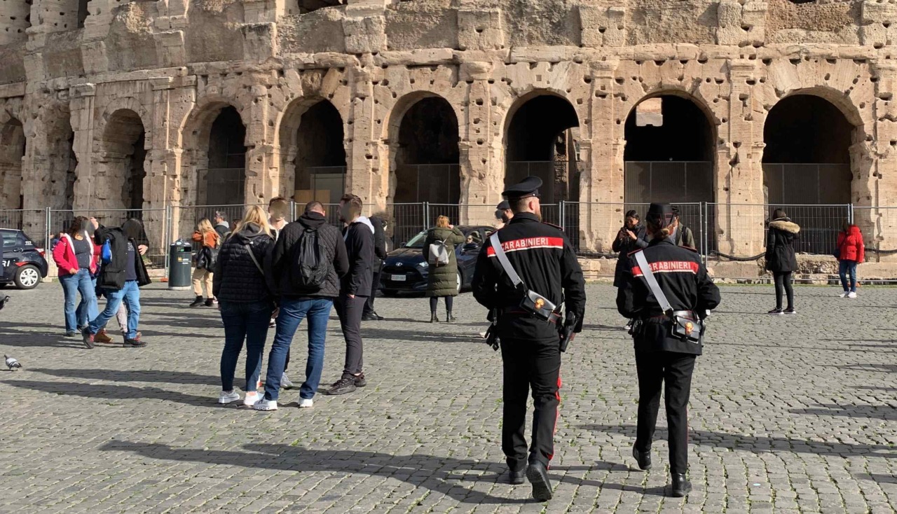 Raffica di controlli nel centro storico: 7 arresti, 2 denunce e sanzioni contro gioco delle campanelle e guida abusiva