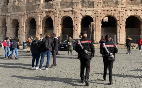 Raffica di controlli nel centro storico: 7 arresti, 2 denunce e sanzioni contro gioco delle campanelle e guida abusiva