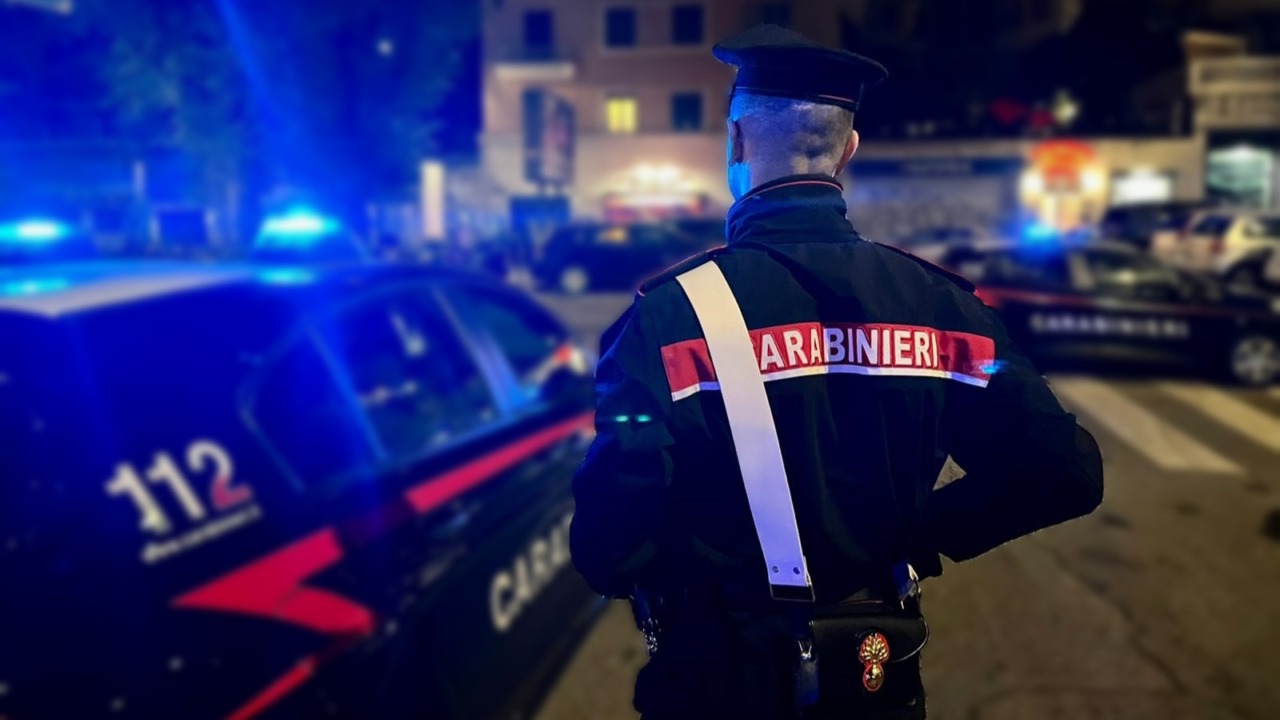 Anziani sequestrati e rapinati in casa, caccia a due uomini