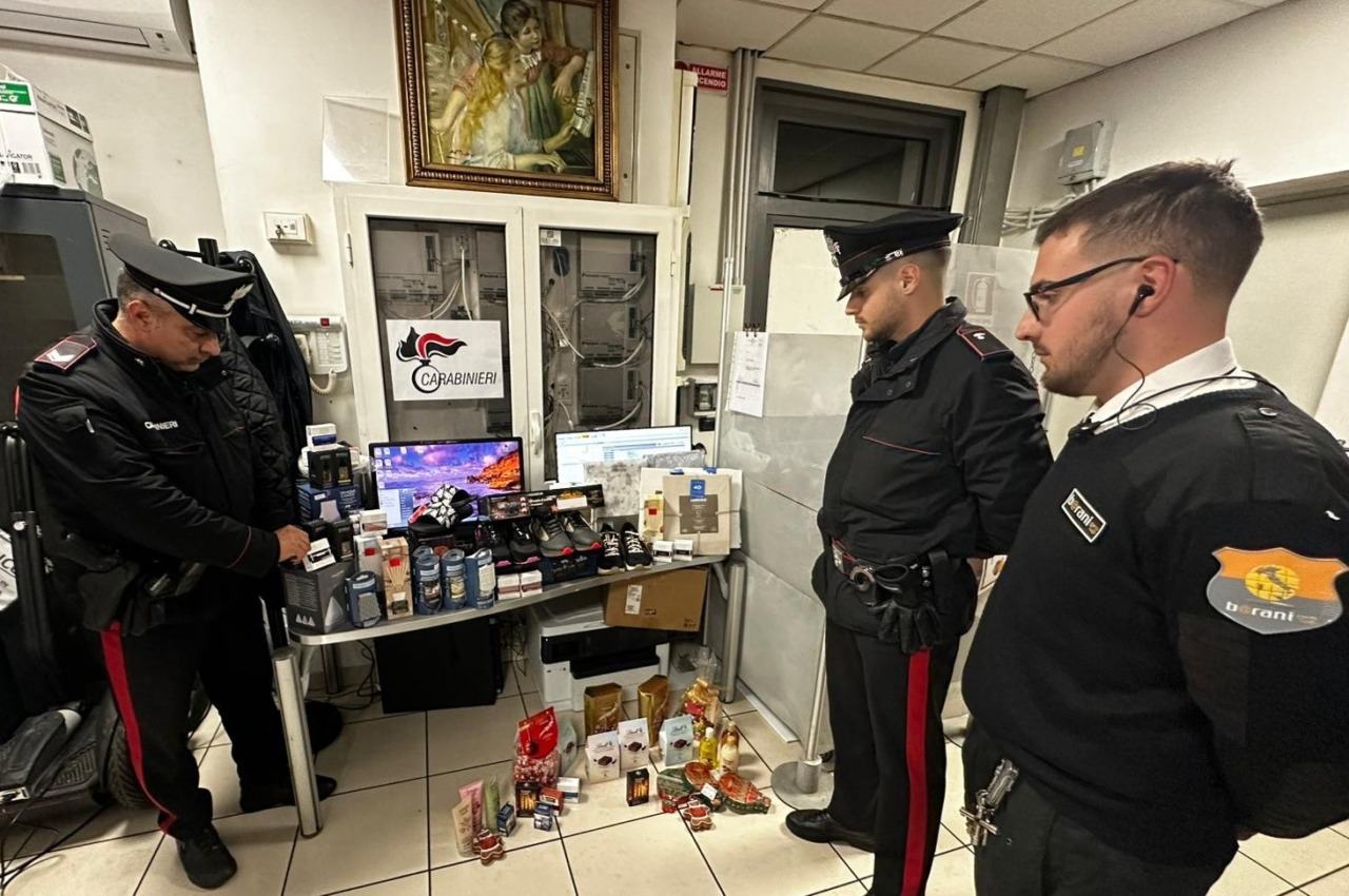 Blitz antitaccheggio all’outlet, tre arresti per furto