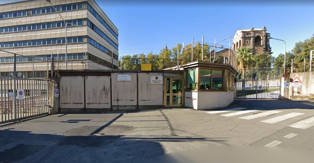 Lanciata una bottiglia incendiaria davanti alla sede del Dap