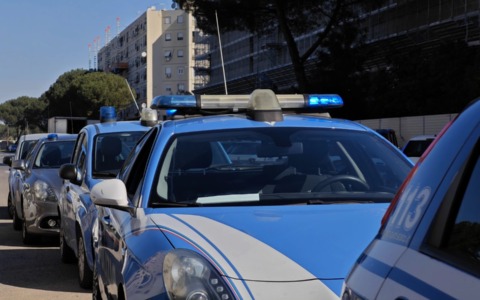 Tredicenne trovato morto sotto la finestra di casa, si indaga