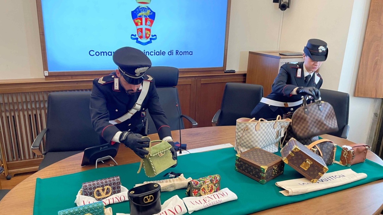 Boutique Valentino e Louis Vitton, restituite le borse di lusso rubate per quasi 400.000 euro