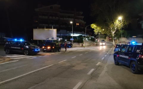 Controlli antidroga con le unità cinofile. Sequestrata cocaina, crack, hashish e marijuana