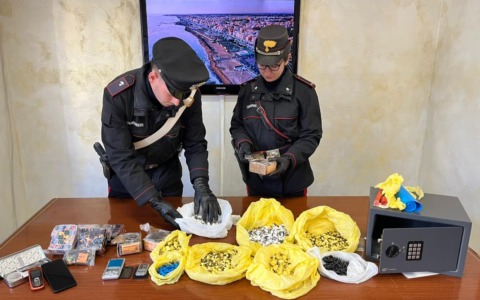 Blitz dei carabinieri ad Ostia, 9 arresti e 16 denunce