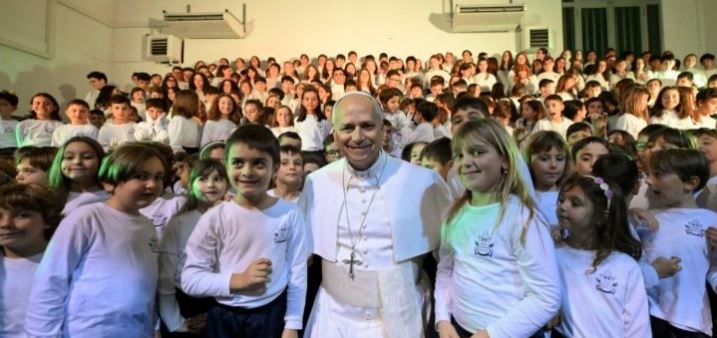 Il Papa in una scuola a Castel Gandolfo: il Natale invito a proclamare pace e unità