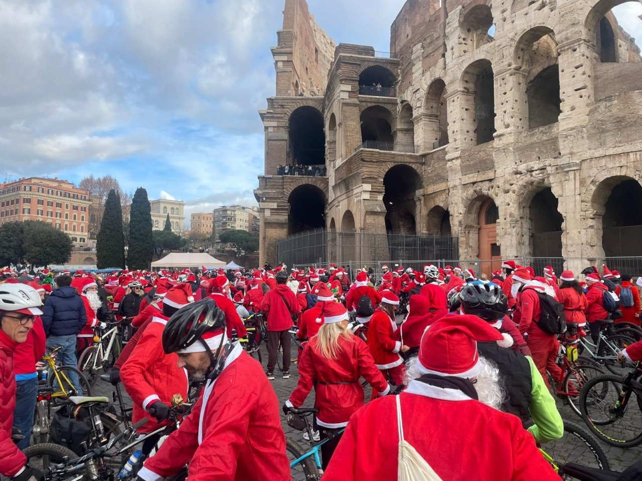 Domenica torna la pedalata dei Babbo Natale per la solidarietà