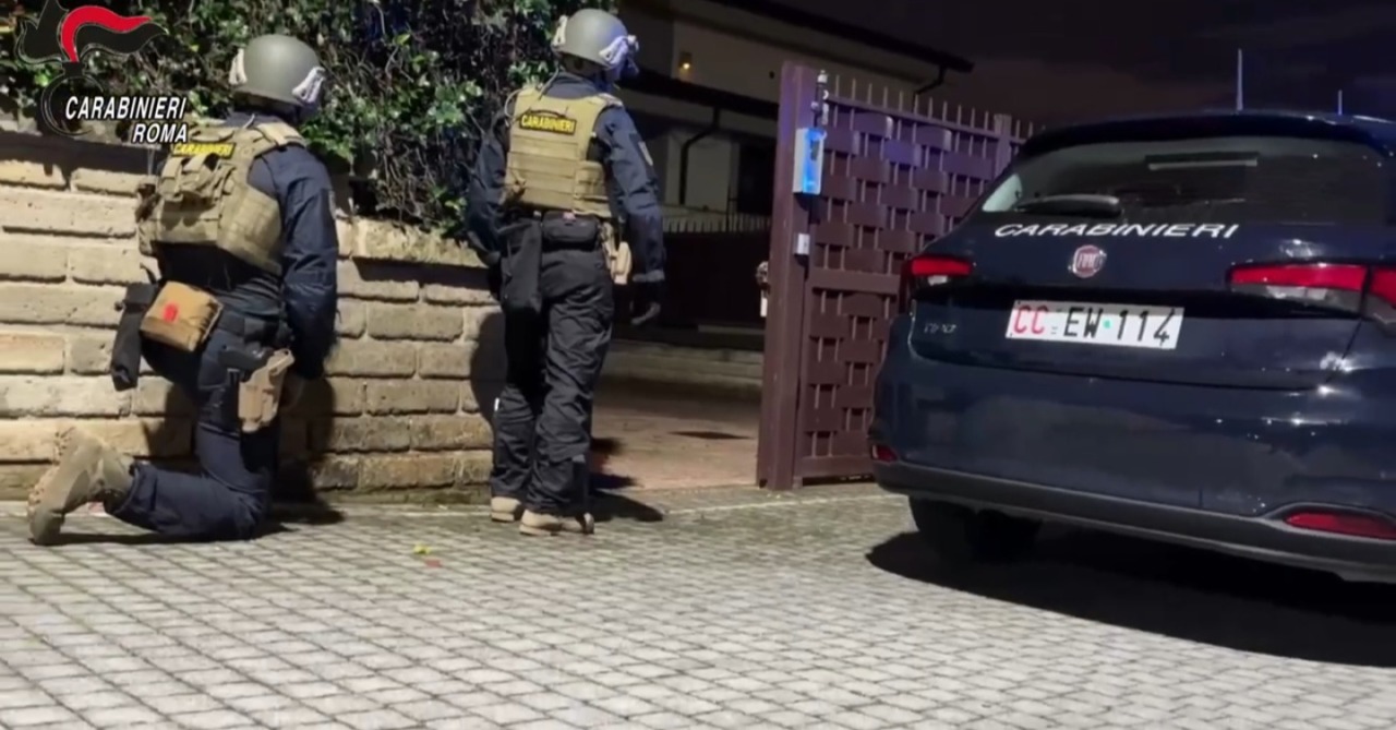 Duro colpo al “clan Senese”, arrestate 14 persone