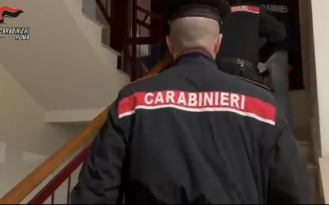 Torture, estorsioni e un attentato, presa la banda del terrore. 11 arresti dei carabinieri