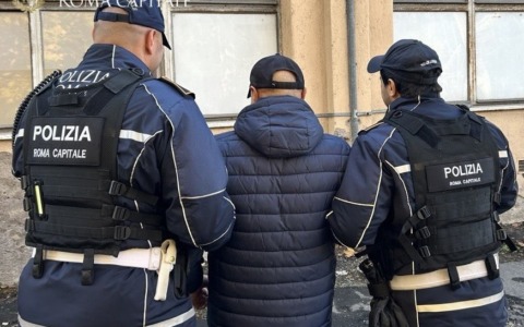 Giovane violentata e sequestrata in un ristorante, arrestato un uomo