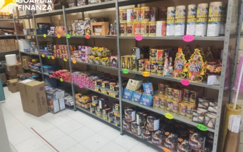 Sequestrati 3 tonnellate di fuochi