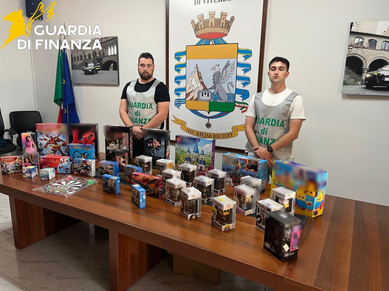 Sequestrati oltre 2.400 giocattoli pericolosi per la salute