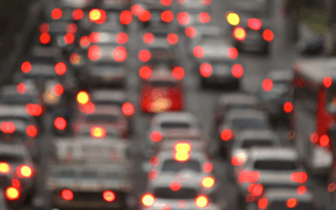 Mozione per semafori intelligenti sulle strade veloci della città