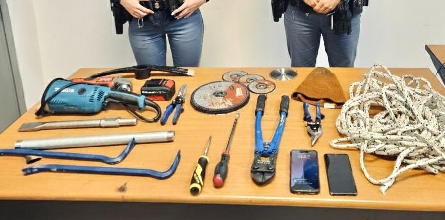 Sorpresi a rubare dal proprietari del negozio grazie alle telecamere di videosorveglianza