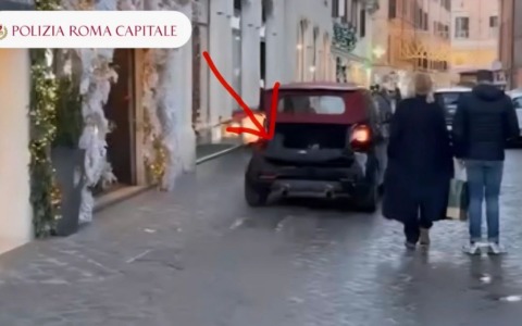 Targa nascosta per eludere ZTL nel Tridente: denunciato dalla Polizia Locale