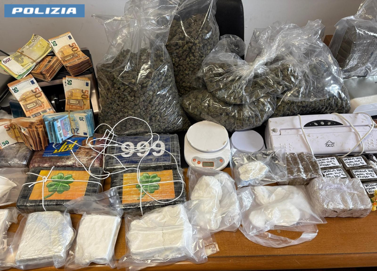 Box trasformato in centrale di spaccio: arrestato pusher con 19 chili di droga