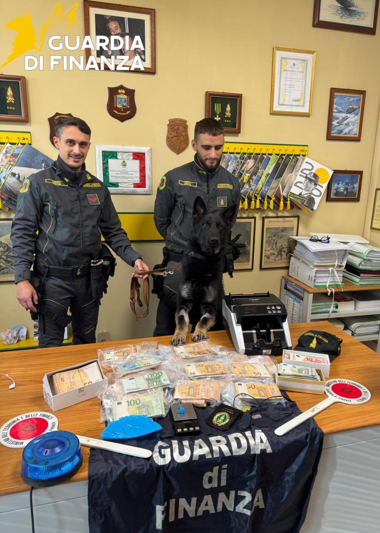 Droga e contanti: sequestro da oltre 157 mila euro