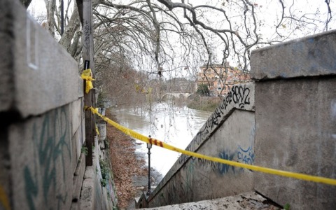 Maltempo: chiuse le banchine del Tevere nel tratto urbano