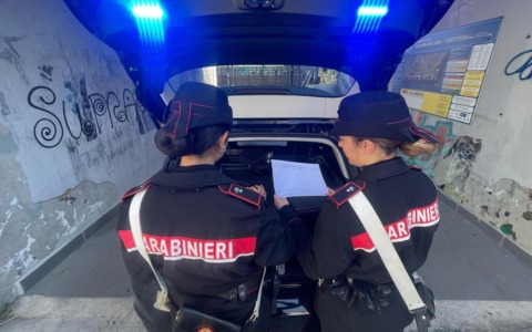 Rissa in centro: i carabinieri denunciano due donne e tre uomini