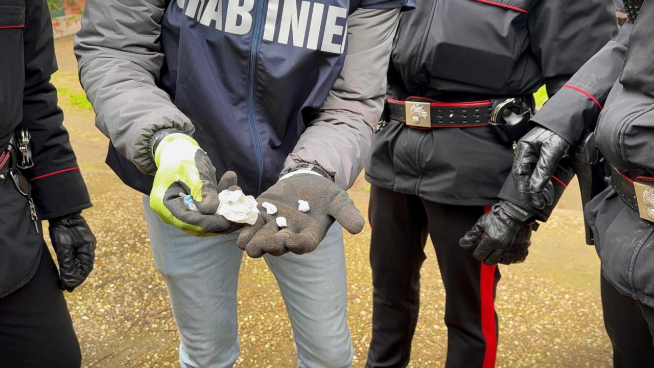 Spaccio di cocaina, crack e hashish, 10 arresti dei Carabinieri