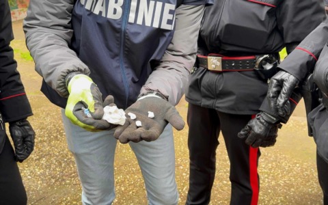 Spaccio di cocaina, crack e hashish, 10 arresti dei Carabinieri
