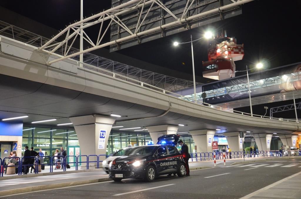 Taxi e NCC abusivi in Aeroporto, sanzioni per 21 mila euro