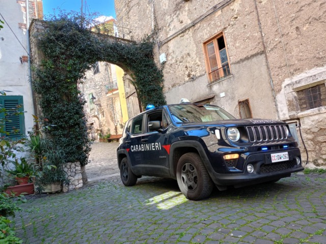 Atti persecutori, due arresti