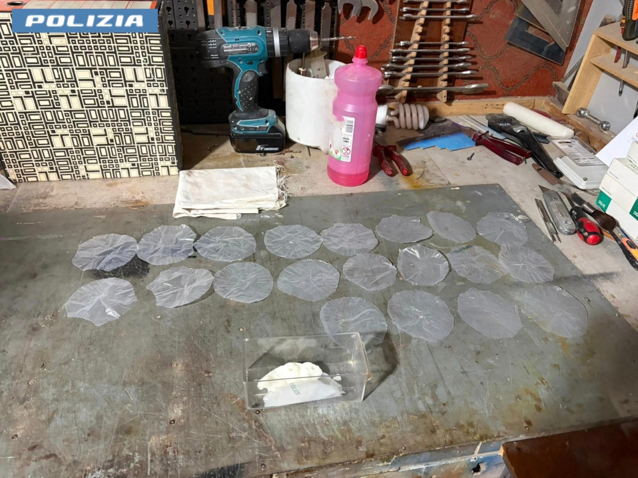 Base di spaccio ai “lotti” di Ostia, arrestato un uomo di 72 anni