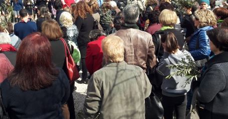 Mille persone al funerale dei genitori di Carlomagno