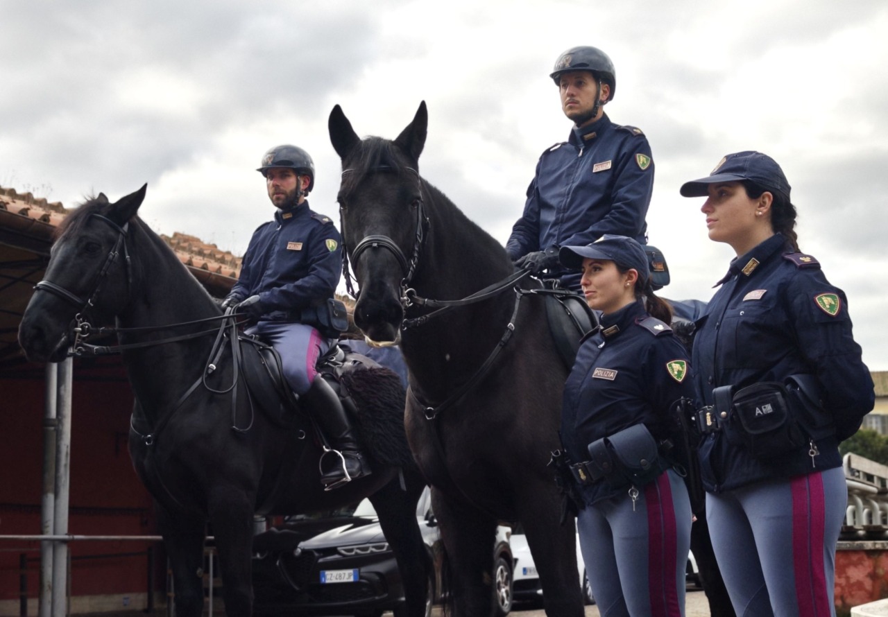 Roma, Polizia e Ares 118 insieme per la cardio protezione: defibrillatore per le pattuglie a cavallo