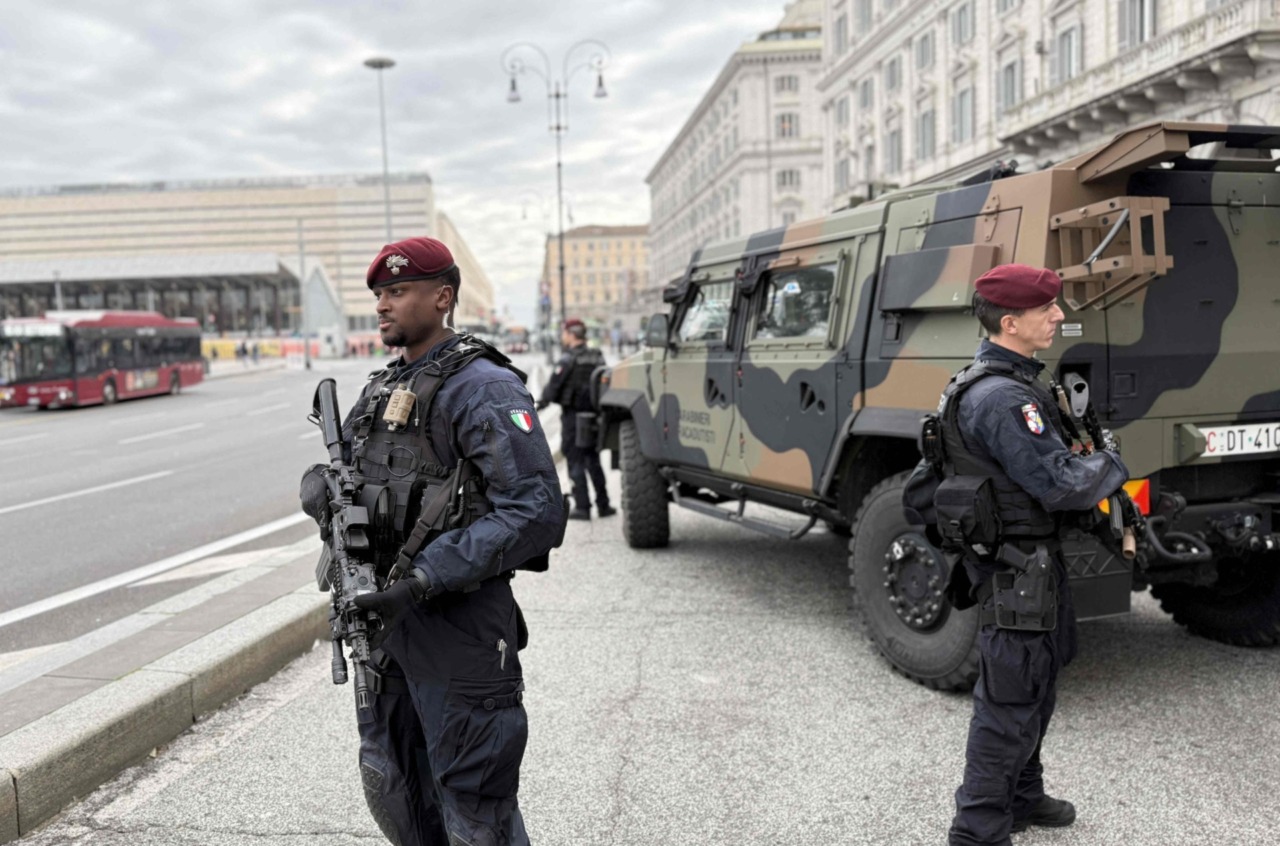 Aggressione a Termini, funzionario pestato per errore: scambiato per un militare