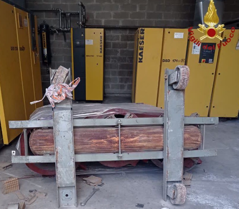 Muore schiacciato da un trasformatore di 50 quintali. La Cgil: “Non è solo fatalità”