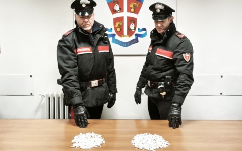 Spaccio di droga, arrestate sei persone dai carabinieri