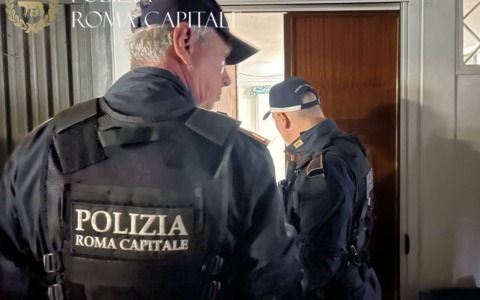 Tentano di occupare un immobile, denunciati dalla Polizia Locale