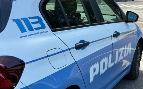 Acquisti a raffica con la carta di credito rubata ad addetto alle consegne, arrestato 48 enne