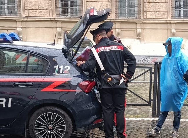 Tre arresti e quattro denunce dei carabinieri nel quartiere Aurelio, droga e furti di lusso
