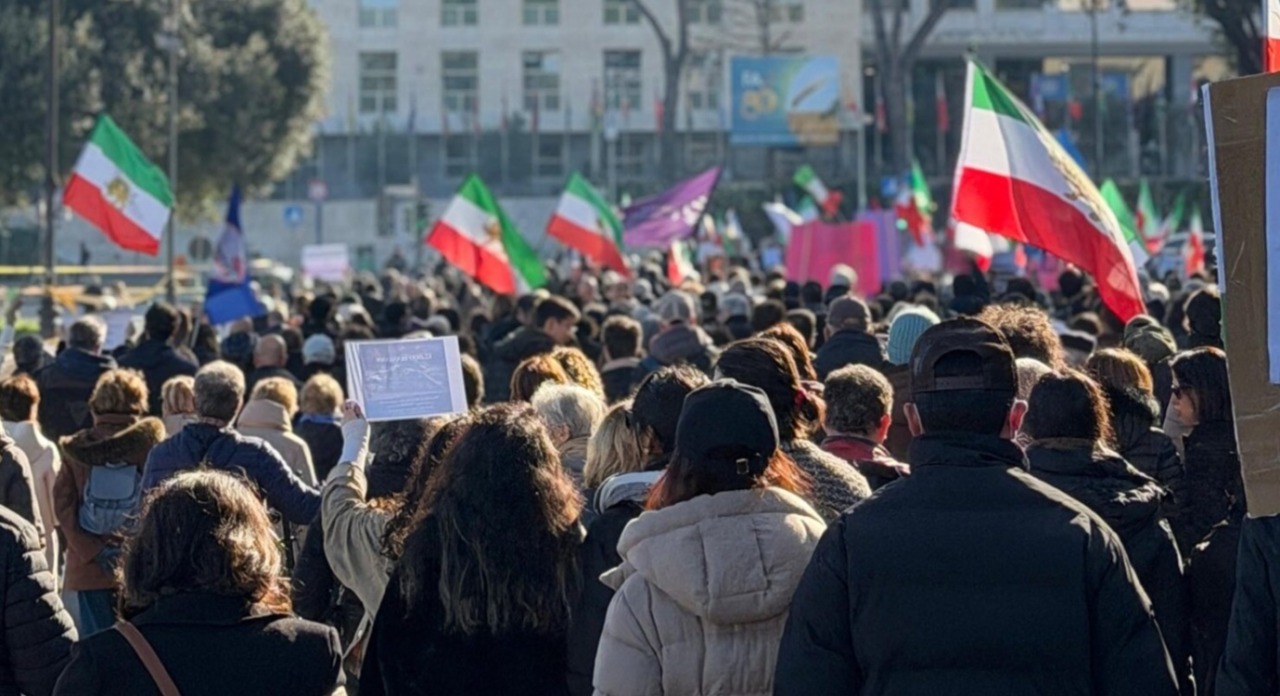 In centinaia al corteo per la libertà in Iran